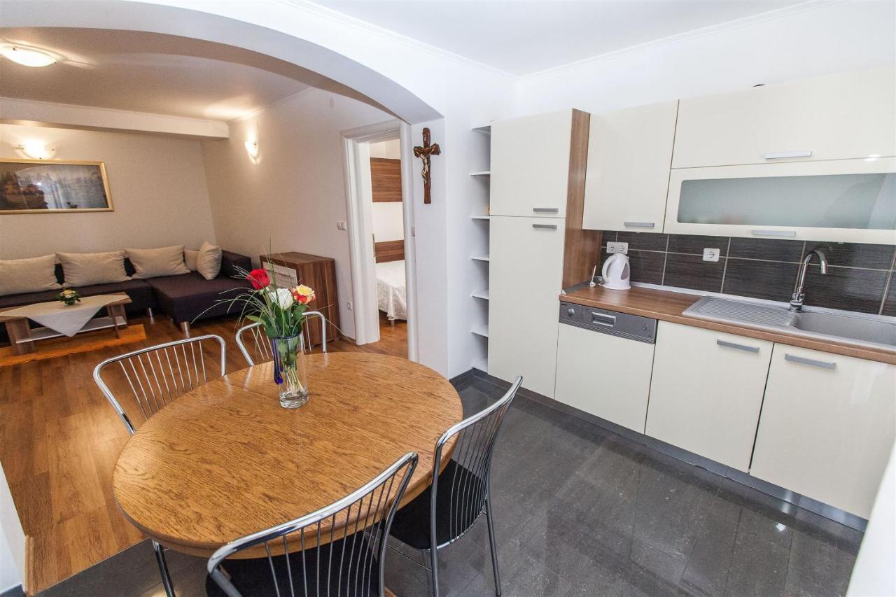 Apartments Carmen ツリクヴェニツァ エクステリア 写真