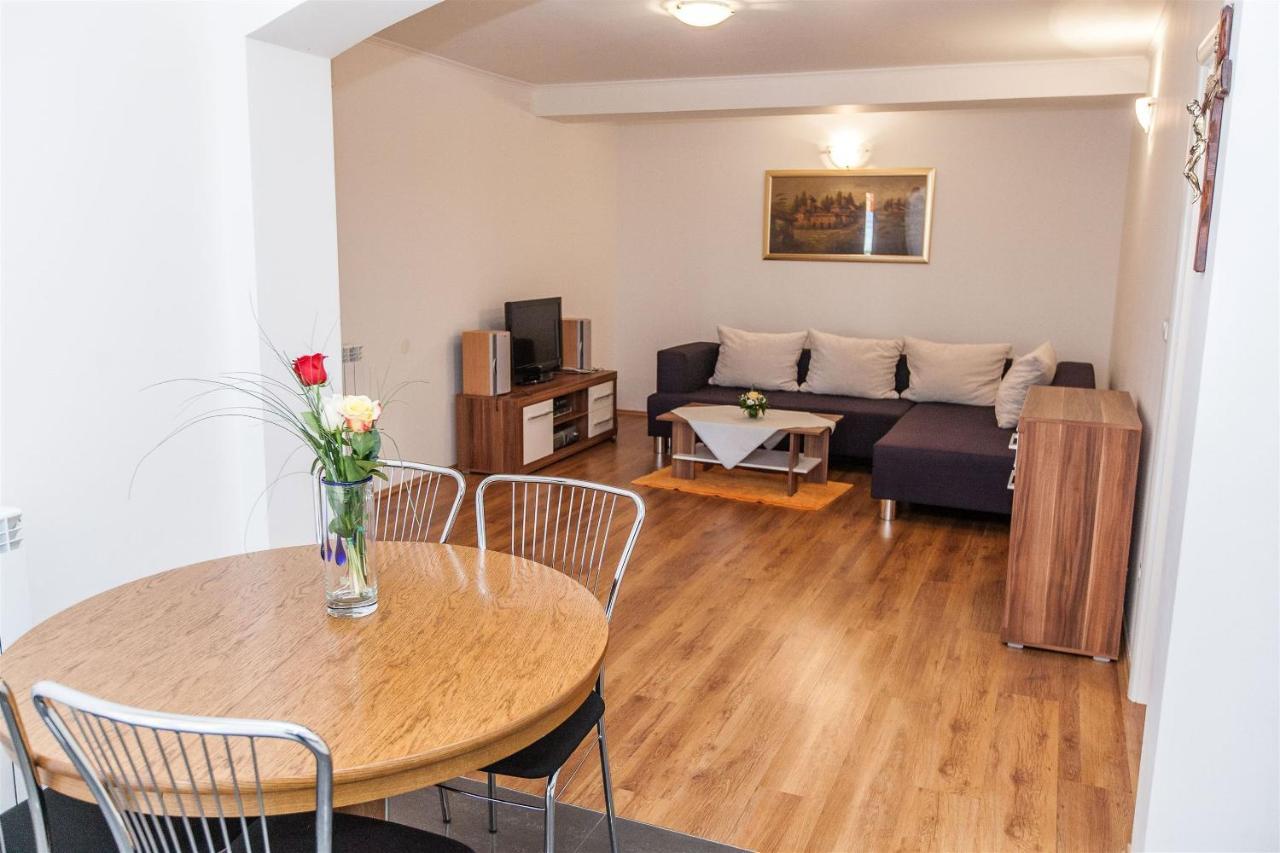 Apartments Carmen ツリクヴェニツァ エクステリア 写真